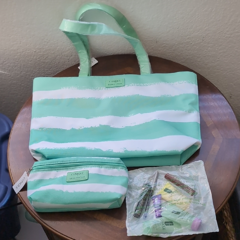 NWT Clinique x Drawbertson Mint Green and White Bag And Makeup Set - Picture 5 of 6